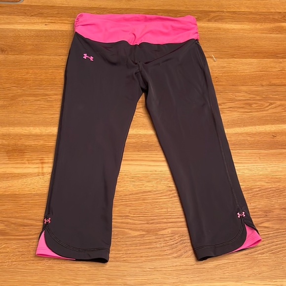 UNDER ARMOUR WOMEN'S SHATTER CAPRI - Picture 2 of 9